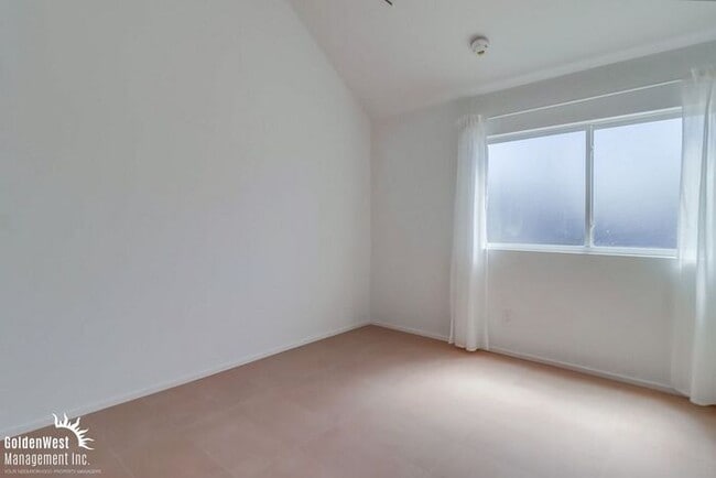 Building Photo - Modern 1Bdm 1Ba Apartment in a Prime Locat...