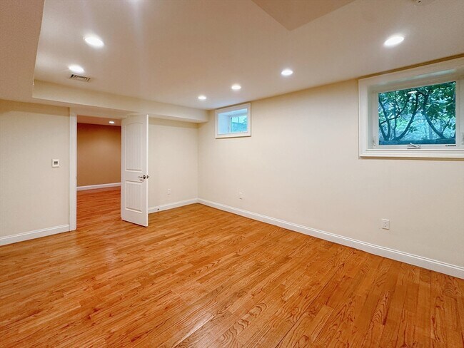 Building Photo - 62 Country Club Ln