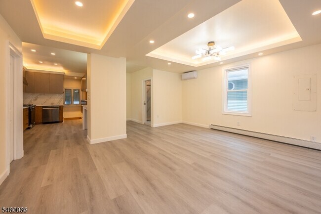 Building Photo - 58 Zeliff Ave