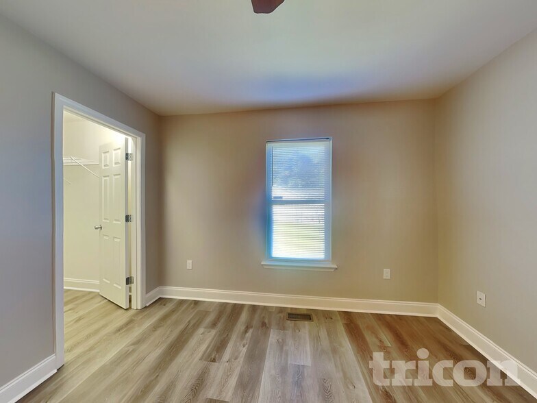 Building Photo - 2010 Beauty St