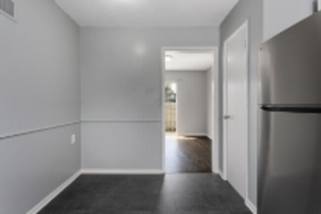 Building Photo - 423 W 87 Pl