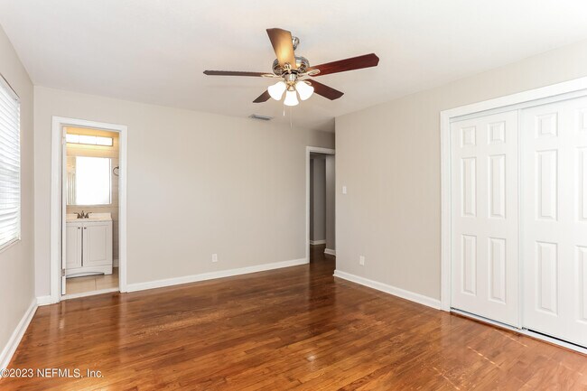 Building Photo - 6215 Pine Cove Ln