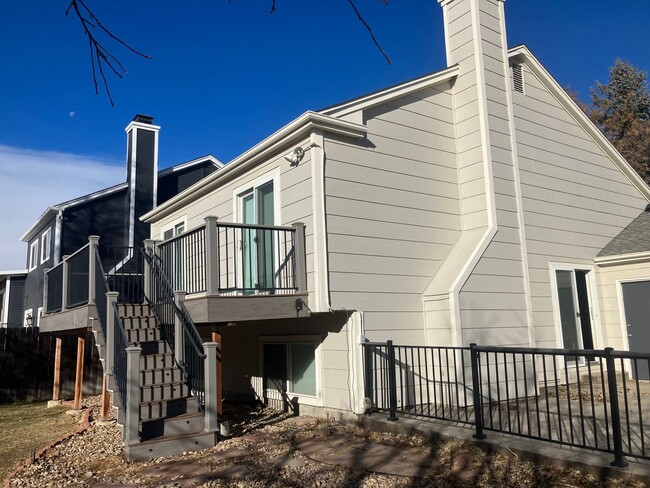 Building Photo - 3 Bed/2 Bath with Fantastic Mountain Views...