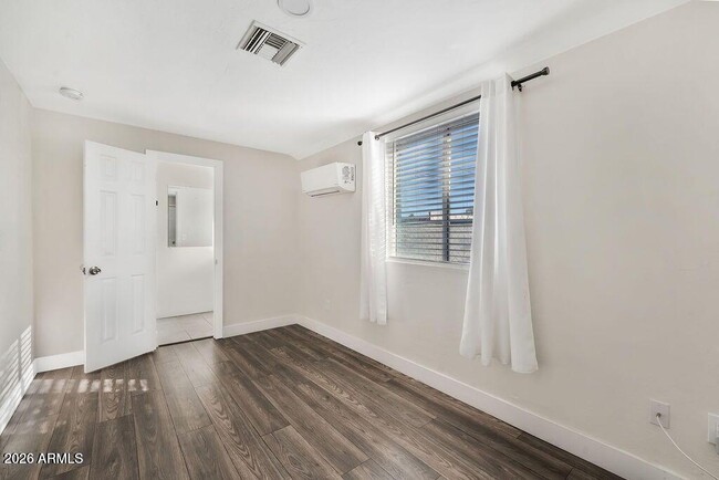 Building Photo - 436 S Oregon St