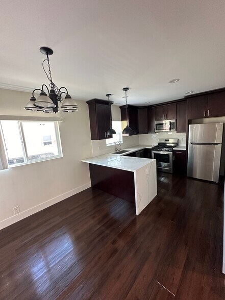 Kitchen/ dining area - 4334 Swift Ave