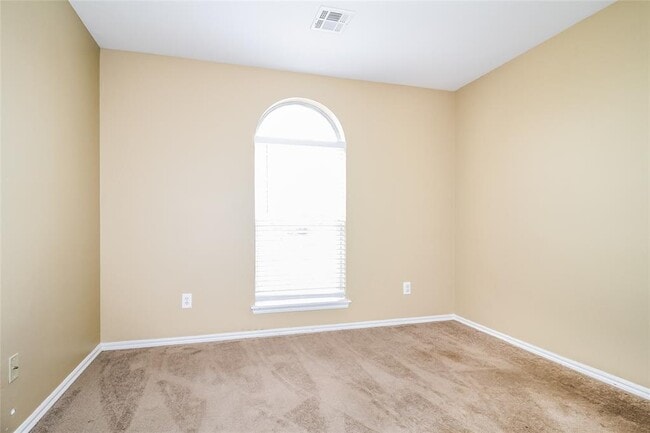 Building Photo - 2916 SE 97th St