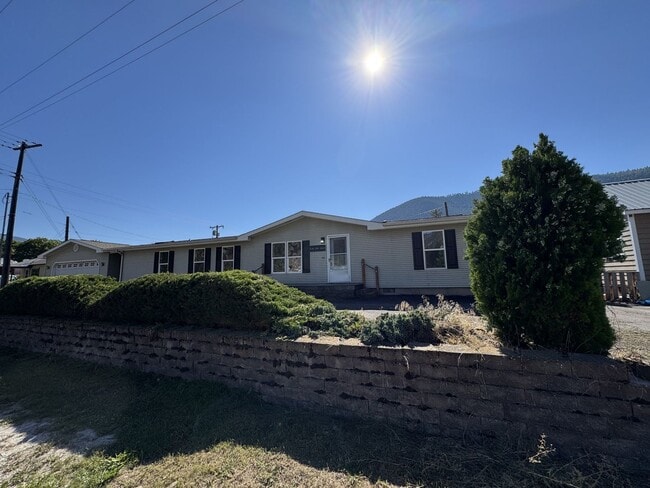 Building Photo - Riverfront 3BD/2BA Home