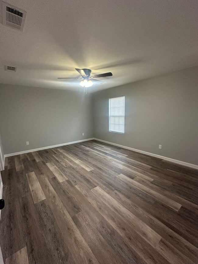 Building Photo - 3 Bed 2 Bath New Construction Home