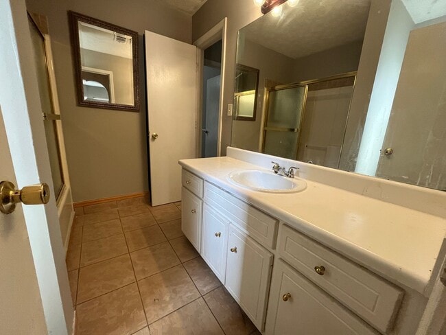 Building Photo - Ranch style home in Stockbridge