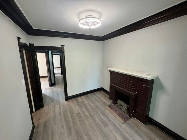 Building Photo - 6360 S Greenwood Ave