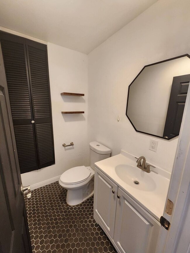 Building Photo - MUST SEE!!! Move in Ready! 3 Bedroom Home