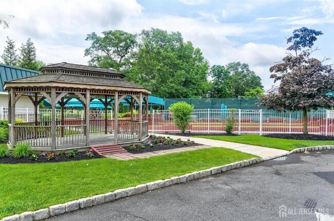 Building Photo - 368 Metuchen Dr