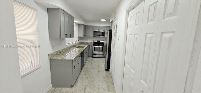 Building Photo - 2728 Sunrise Blvd