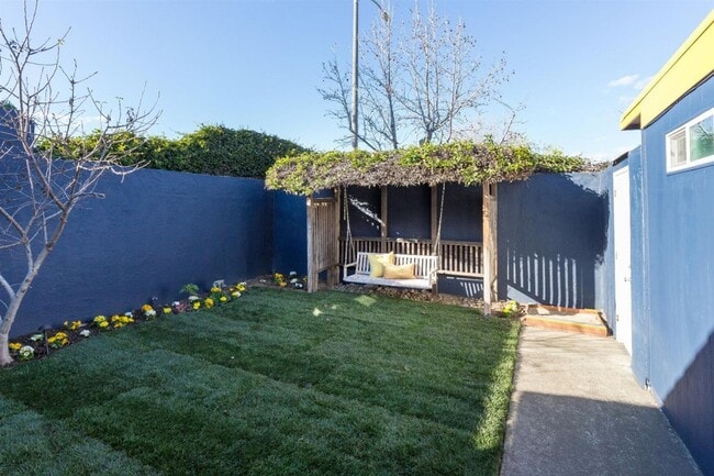 Building Photo - Bright and Airy Sunnyvale Home with Updated Bathrooms and Private Yard