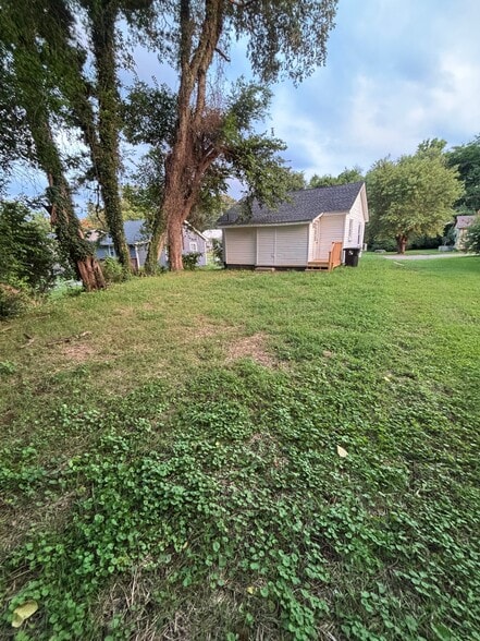 Building Photo - 507 Hardwick Ave