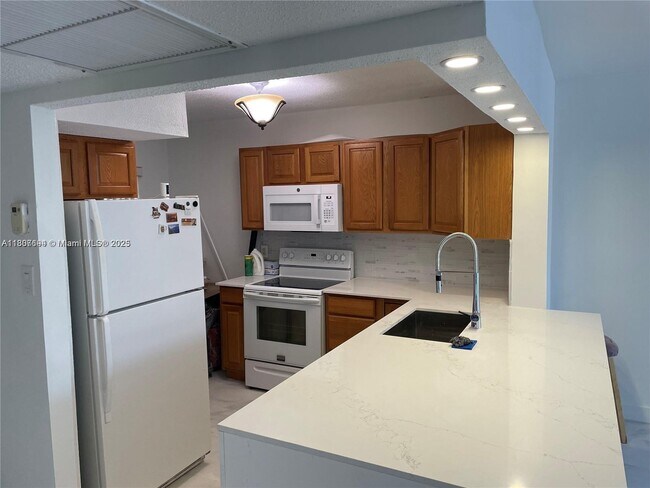 Primary Photo - 9420 Poinciana Pl
