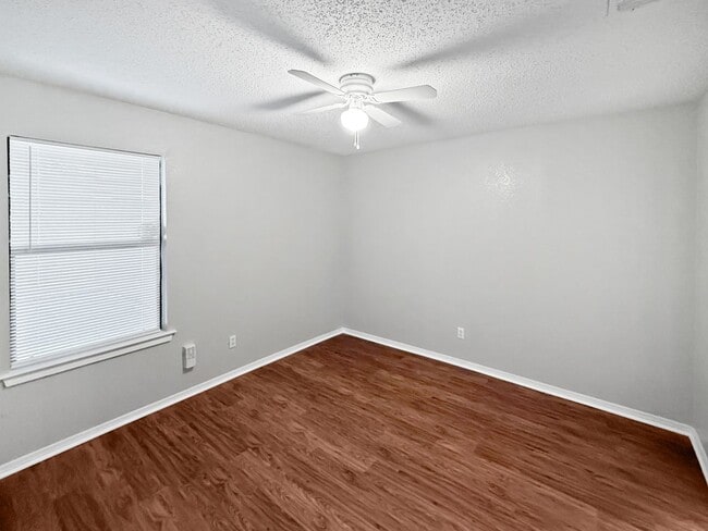Building Photo - 832 Mirabell Ct