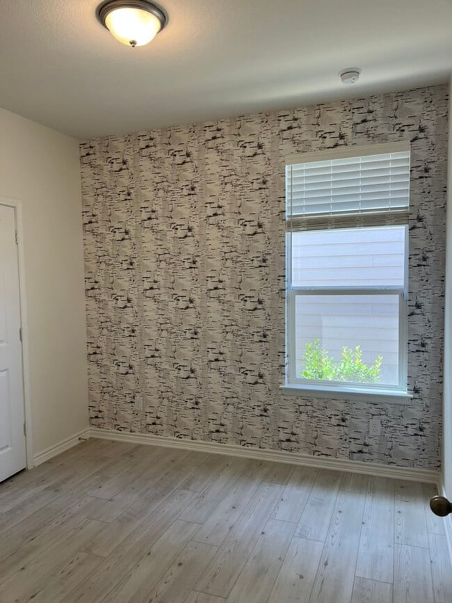 Building Photo - 114 E Granite Shrs Dr