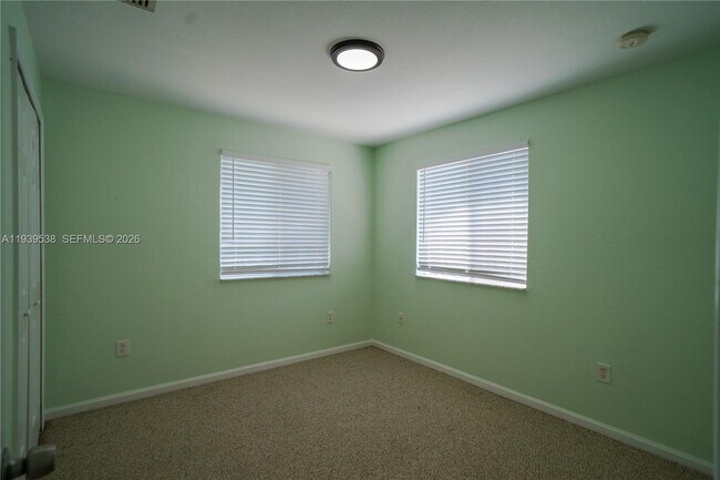 Building Photo - 1441 SE 24th Ct