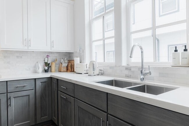 Building Photo - 10760 Craighead Dr