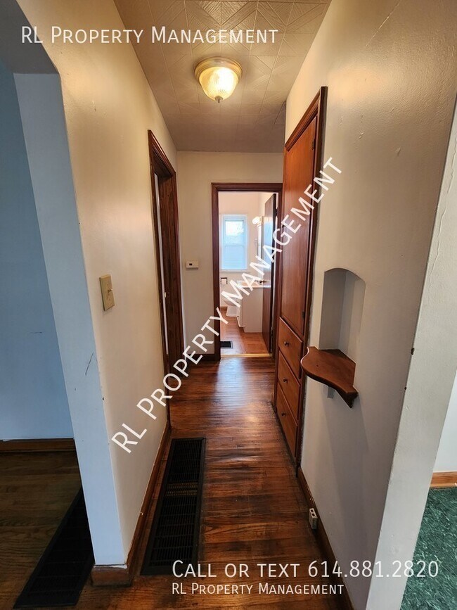 Building Photo - WAIVED APPLICATION FEES WITH SIGNED LEASE!...