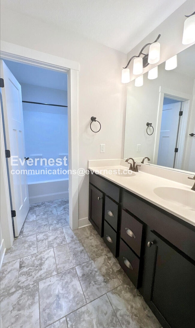 Building Photo - 509 SW Brummel Rd