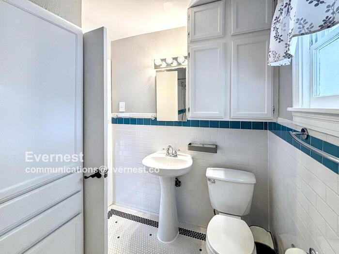 Building Photo - 208 Florence Dr