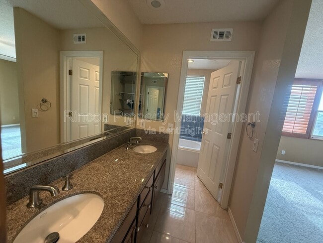 Building Photo - 6033 Tahoe Pl