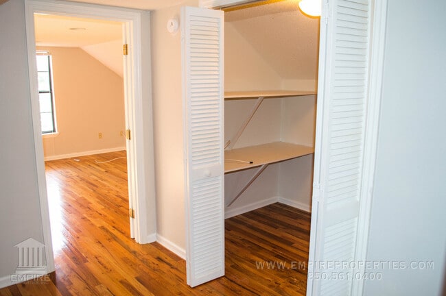 Building Photo - Beautiful Large home off of Mahan