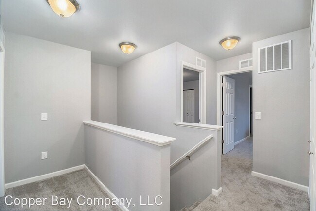 Building Photo - 4 br, 2.5 bath House - 4428 Bronson Boulevard