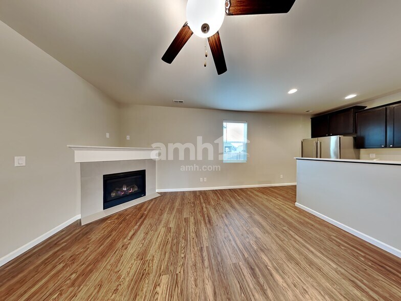 Building Photo - 218 Jasmine Ln