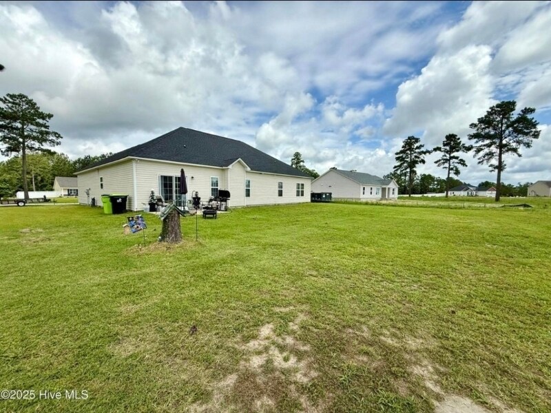 Building Photo - 174 Finch Ln