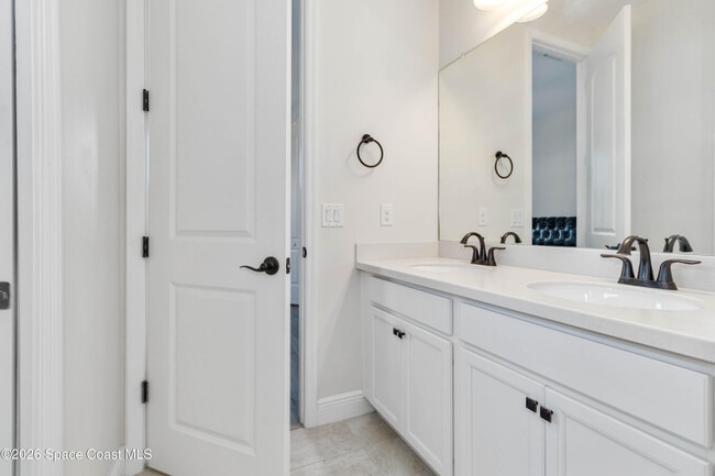 Building Photo - 8212 Paragrass Ave