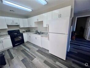 Building Photo - 2681 Canyon St