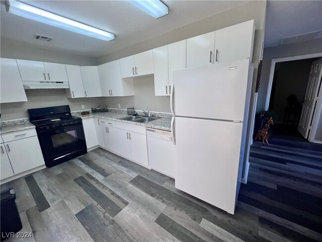 Primary Photo - 2681 Canyon St