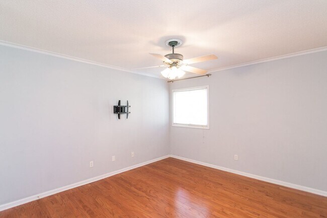 Building Photo - Pool View Condo Available!