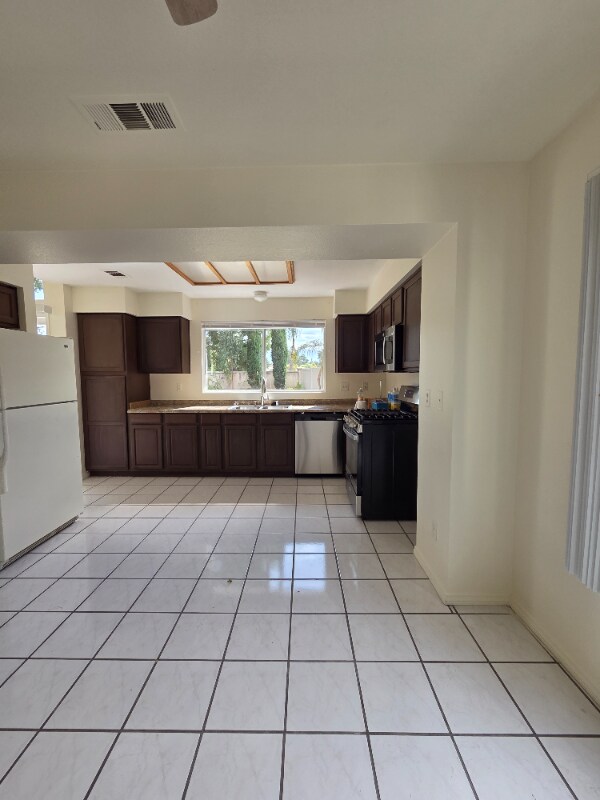 Building Photo - 43290 Corte Almeria