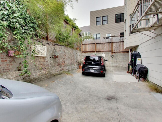 Building Photo - 221 24th Ave