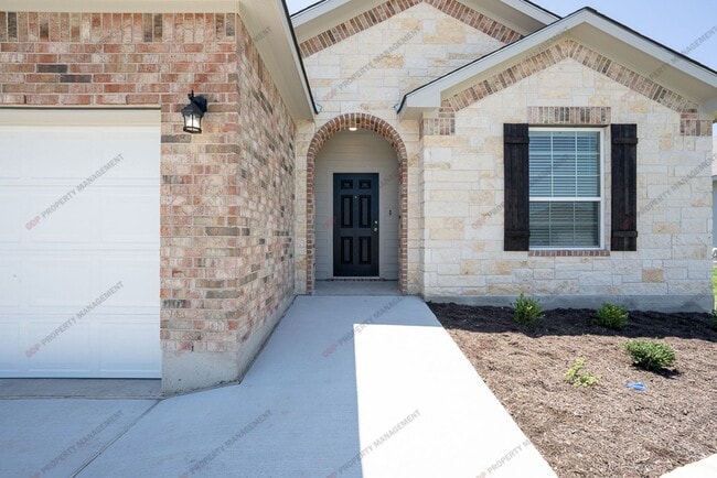 Building Photo - 3-2 Westfield Community
