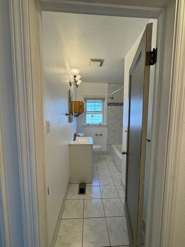 Building Photo - Charming, Updated Home in the Heart of Sparks – Clean, Comfortable & Move-In Ready!