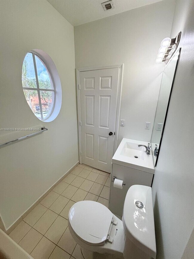 Building Photo - 4938 Leeward Ln