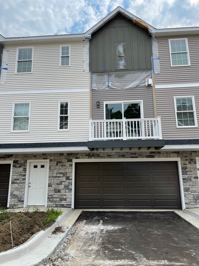 Building Photo - 1730 Chief Okemos Cir