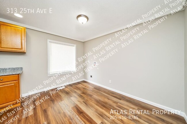 Building Photo - 313 25th Ave E