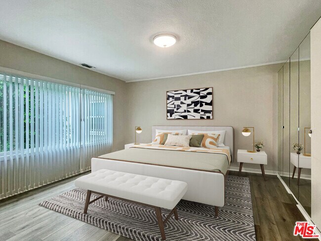 Building Photo - 124 N Mansfield Ave