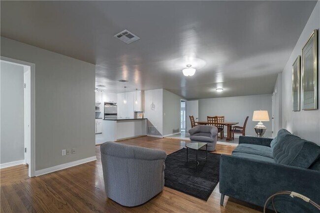 Building Photo - 4713 N Harvey Pkwy