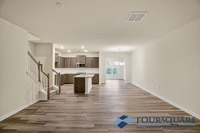 Building Photo - Spacious 3-Bed End- Unit Townhome with Mod...
