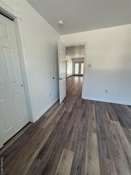 Building Photo - 24 St James Pl