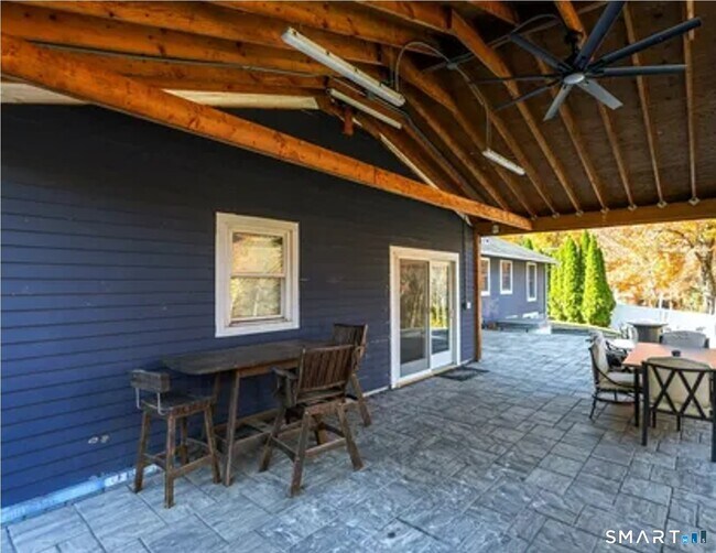 Building Photo - 144 Pond Cir