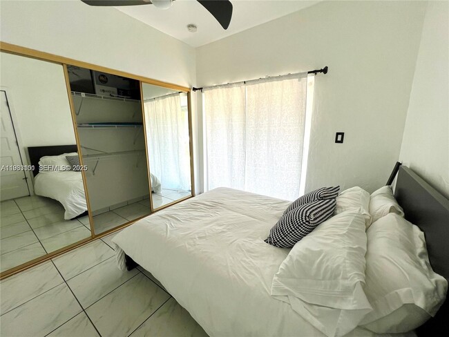 Building Photo - 2235 SW 23rd Ave