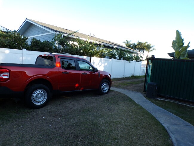 Building Photo - 739 Twin Oaks Ave